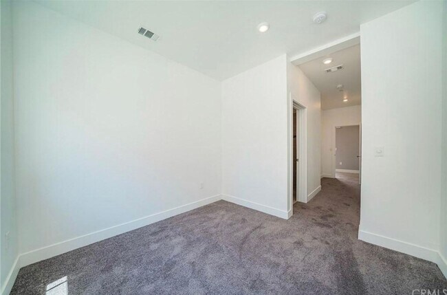 Building Photo - 850 W 165th Pl