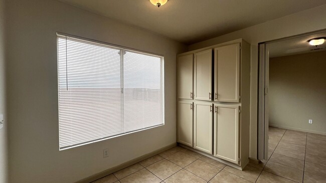 Building Photo - 4 Bed, 3 Bath Adelanto Home!!!