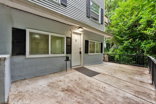 Building Photo - 3812 R St
