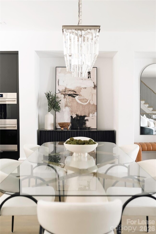 Building Photo - 614 Queens Rd