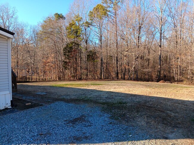 Building Photo - AVAILABLE NOW!