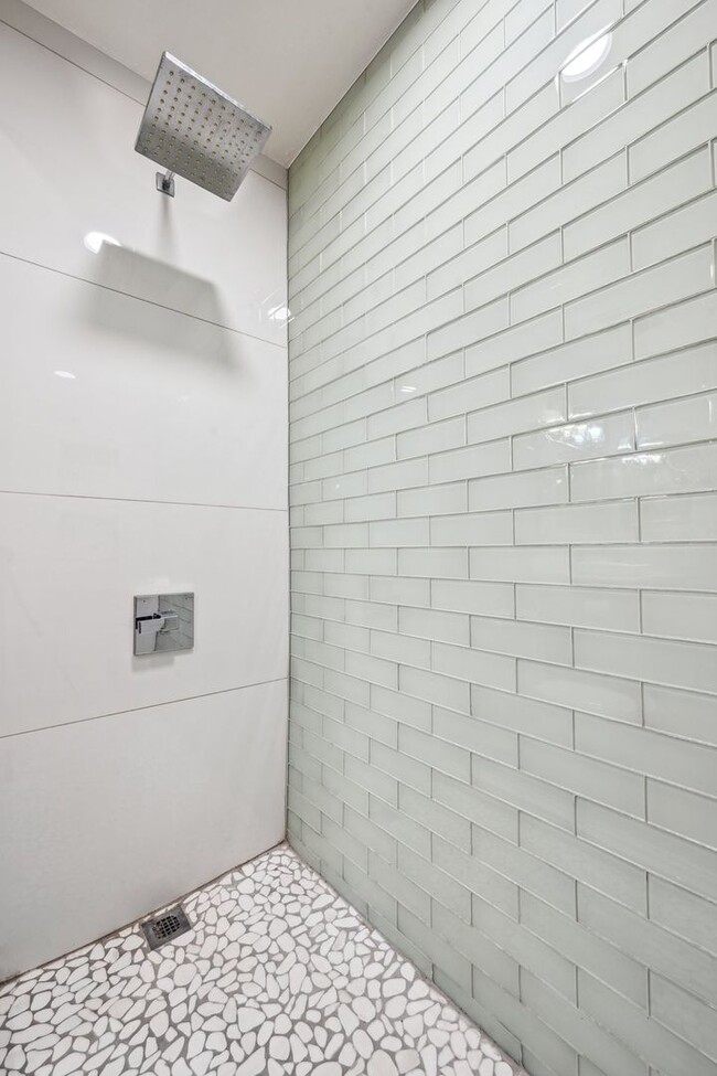 Building Photo - Open floor living at its best! 1 BR/2 BA l...