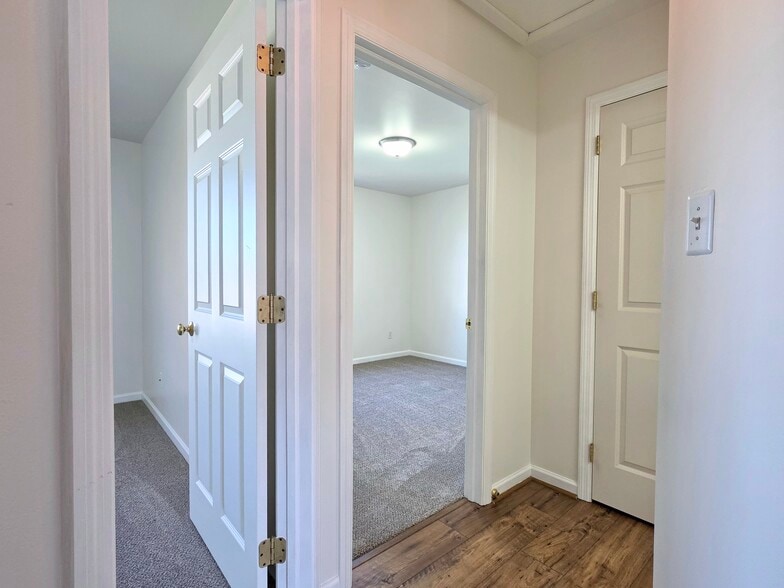 Building Photo - 521 Fox Ridge Ln