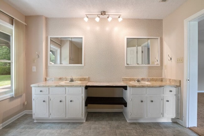 Building Photo - 4410 Goshen Lake Dr S