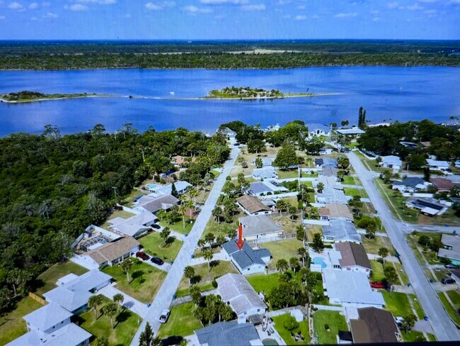 Building Photo - 39 Sandra Dr