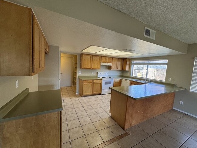 Building Photo - 5339 W Yucca St