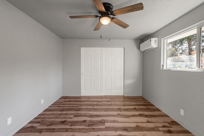 Building Photo - 1028 W 11th St