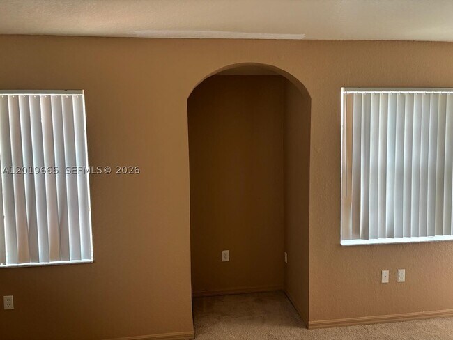 Building Photo - 1001 Belmont Ln