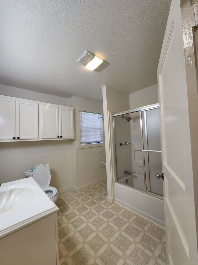 Building Photo - 1827 S Fredonia St