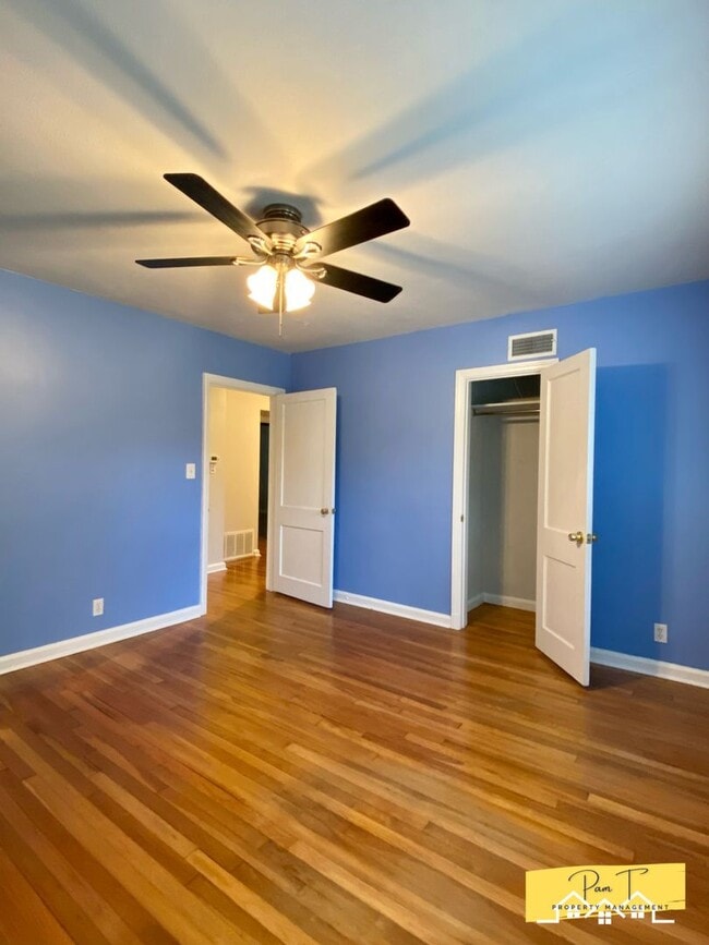 Building Photo - 304 Columbus Dr