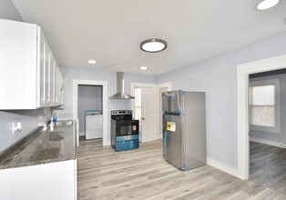 Building Photo - 30 Day St