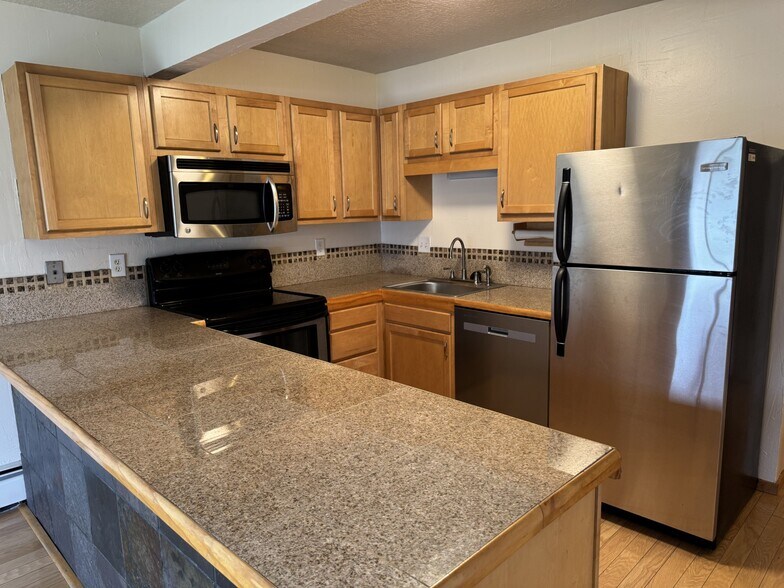 Building Photo - 1033 Straight Creek Dr