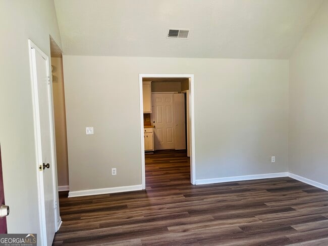 Building Photo - 10 Fredda Ln