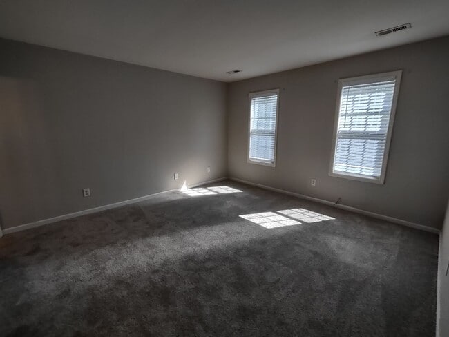 Building Photo - Pristinel Ranch Style Home located in the ...