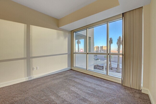 Building Photo - Sky 607-Stunning 2Bd/2Ba Residence