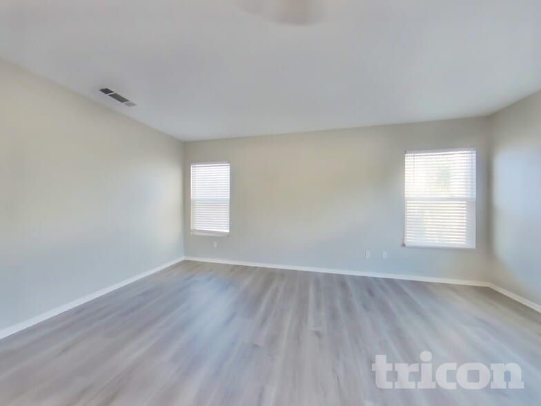 Building Photo - 33558 Iris Ln