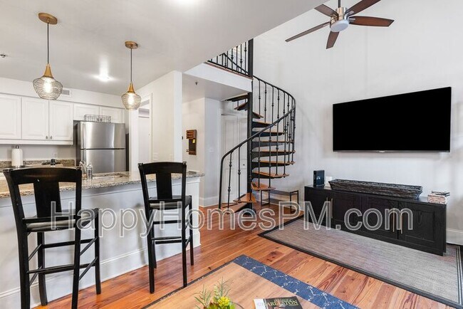 Building Photo - 377 King St