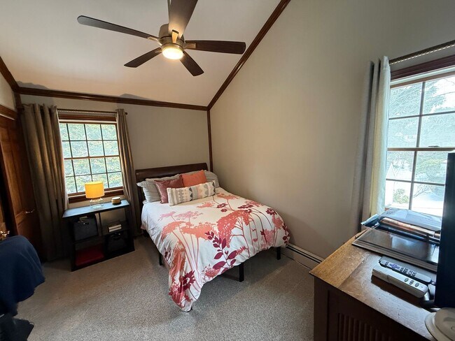 Building Photo - Spectacular 3 Bed/2.5 Bath Colonial in Freeport!