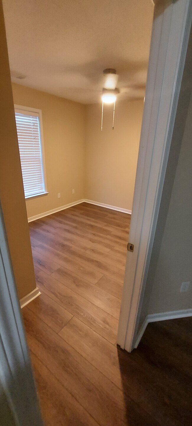 Building Photo - 16210 Stone Ridge Pkwy