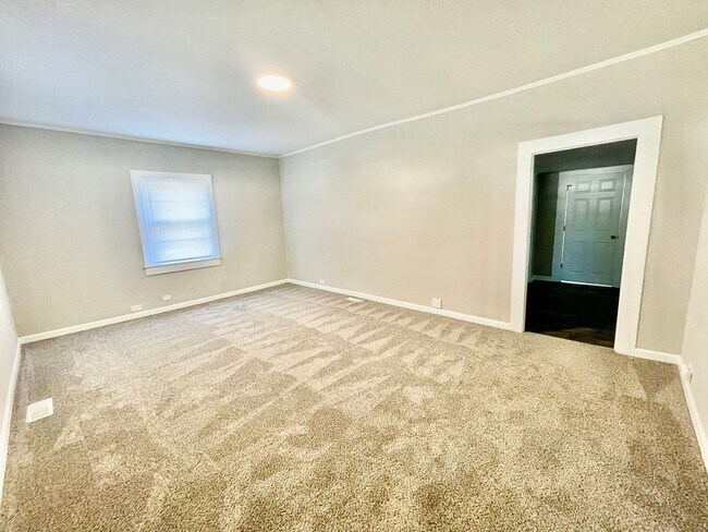 Building Photo - Welcome to this charming 3-bedroom, 1-bathroom home located in the vibrant community of Rockhill, SC