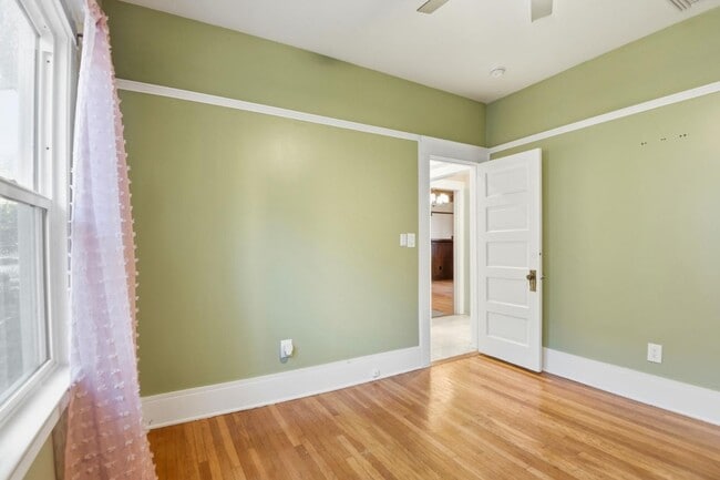 Building Photo - 1610 W 36th Pl