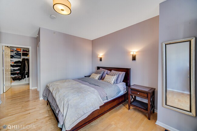 Building Photo - 635 N Dearborn St