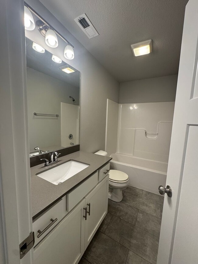 Building Photo - FREE RENT SPECIAL!  3 bedroom 2.5 bath Single Family Home