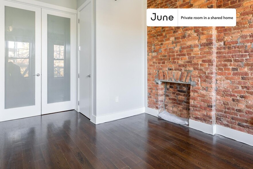 Building Photo - Private bedroom in 4 bed/2 bath Home