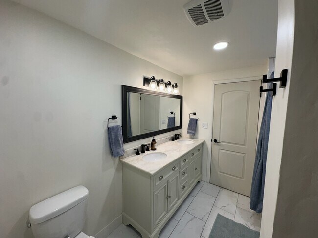 Building Photo - 172 Woodland Dr