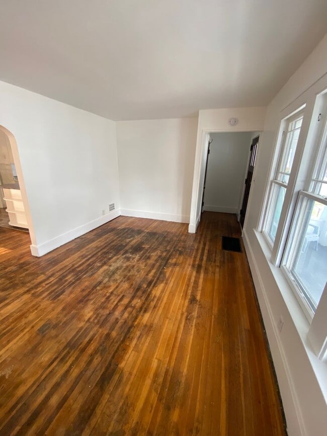 Building Photo - 511 Shirley Ave