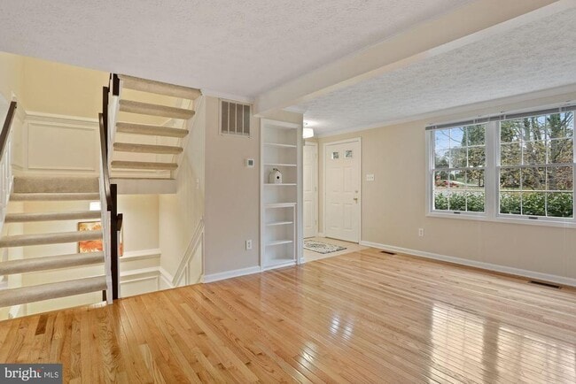 Building Photo - 2051 Gervais Dr