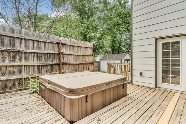 Building Photo - Completely renovated 4 bedroom, 3 bathroom...