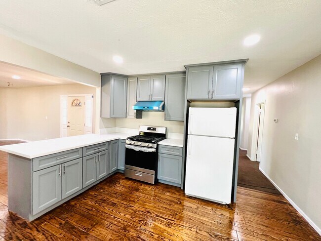 Building Photo - 10600 Andora Ave