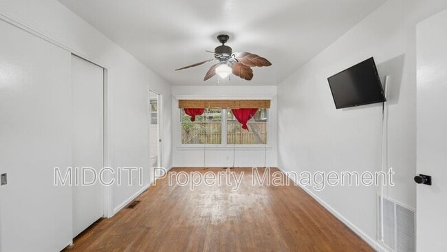 Building Photo - 1079 Canyon Dr