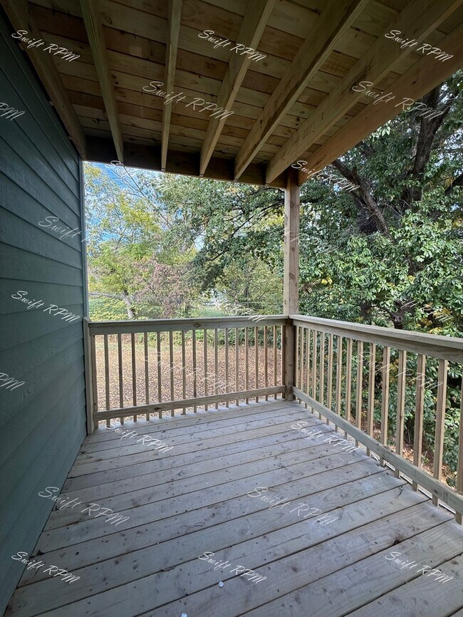 Building Photo - 1030 Oakland Ave