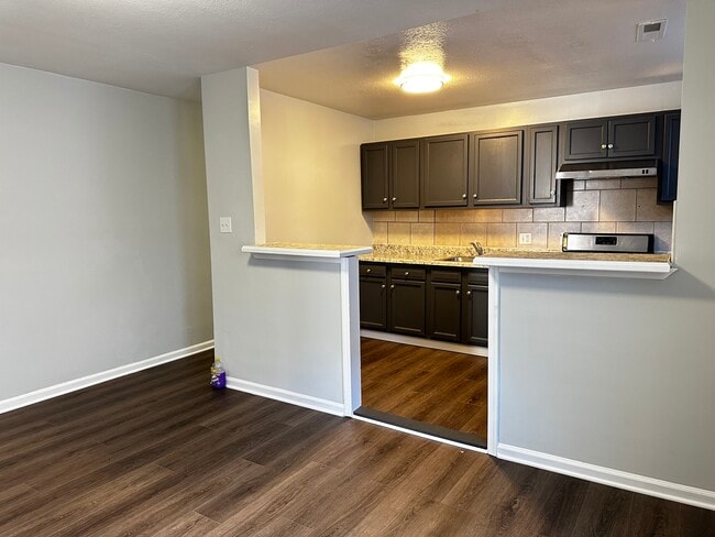 Building Photo - SE Duplex