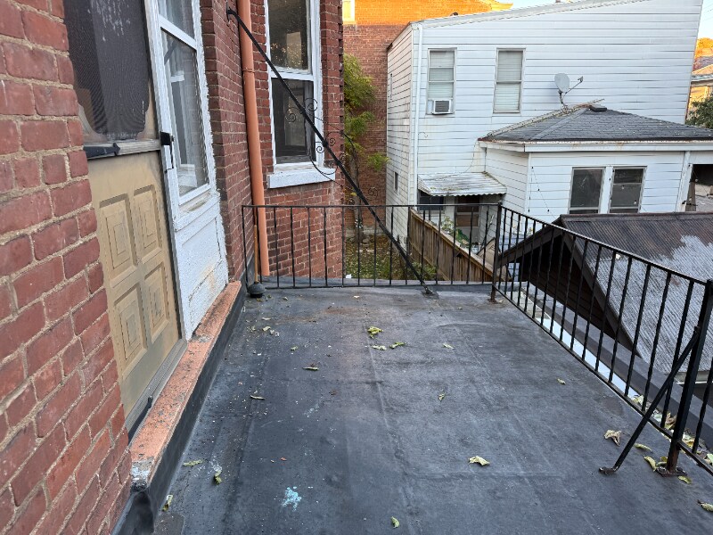 Building Photo - 329 Taylor Ave