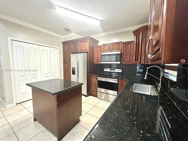 Building Photo - 3036 SE 15th Ave