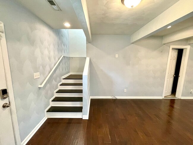 Building Photo - 2530 Keller Ave