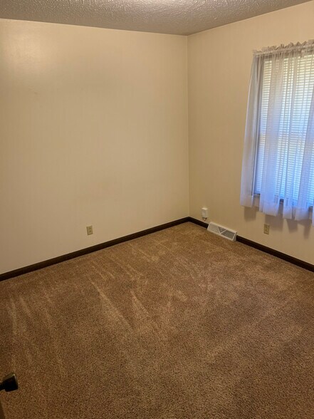 Building Photo - 1304 Faith Dr