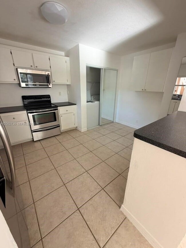 Building Photo - 12193 Royal Palm Blvd