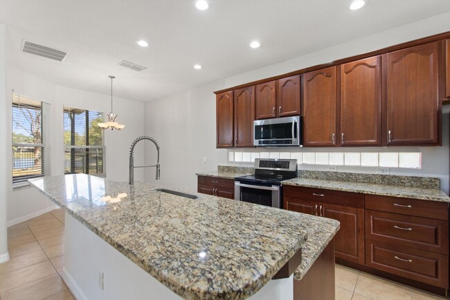 Building Photo - Spacious and beautifully maintained 5-bedroom, 3.5-bathroom two-story home