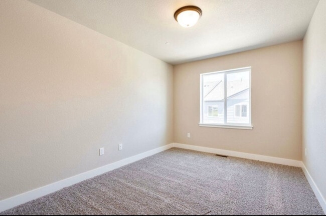 Building Photo - 6933 4th St Rd