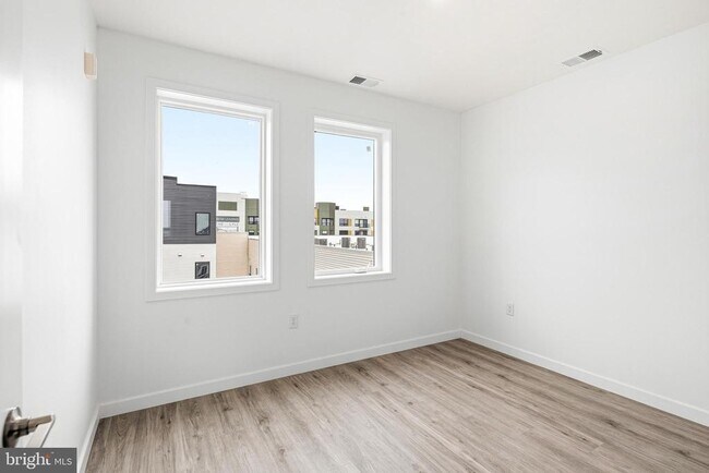 Building Photo - 915 N Broad St