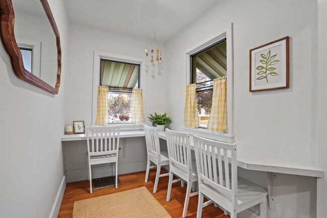 Building Photo - 603 2nd St S