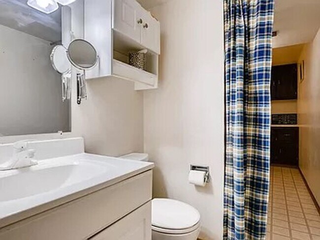 Building Photo - Spacious Home on a Large Lot in Villa Loma...