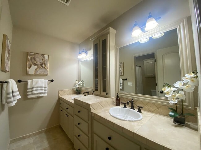 Building Photo - Broken Arrow Schools-Gated Community!