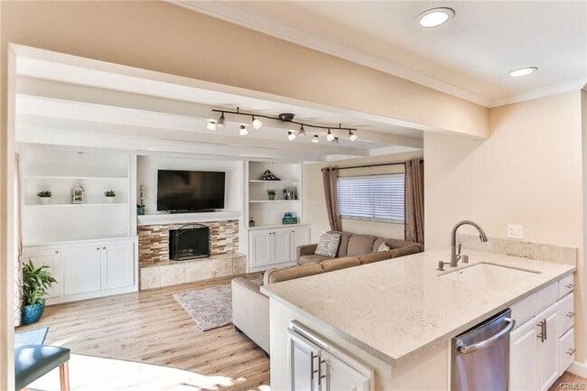 Building Photo - 15061 Drake Ln