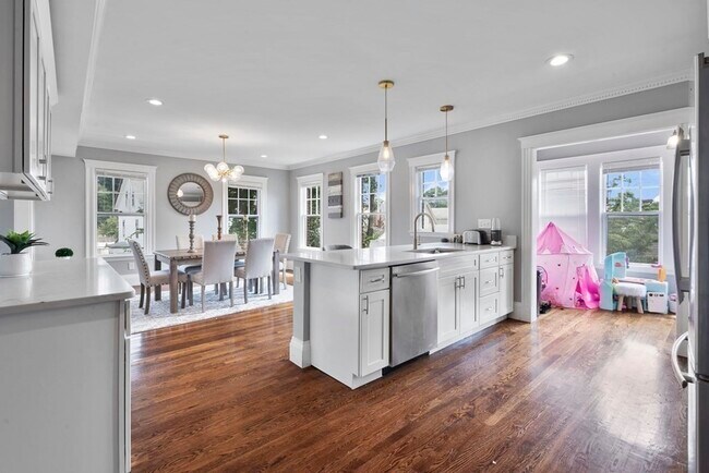 Building Photo - 81 Butler St