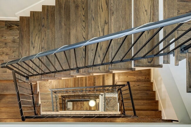 Building Photo - 2014 Crockett St